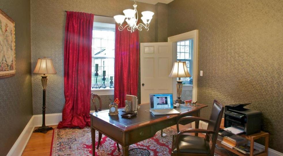 Maplehurst Manor Bed & Breakfast Brockville Bagian luar foto